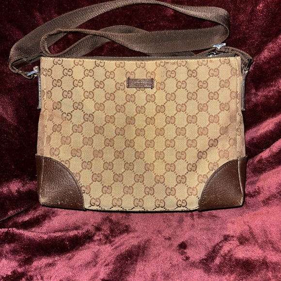 Gucci Handbags - Gucci crossbody